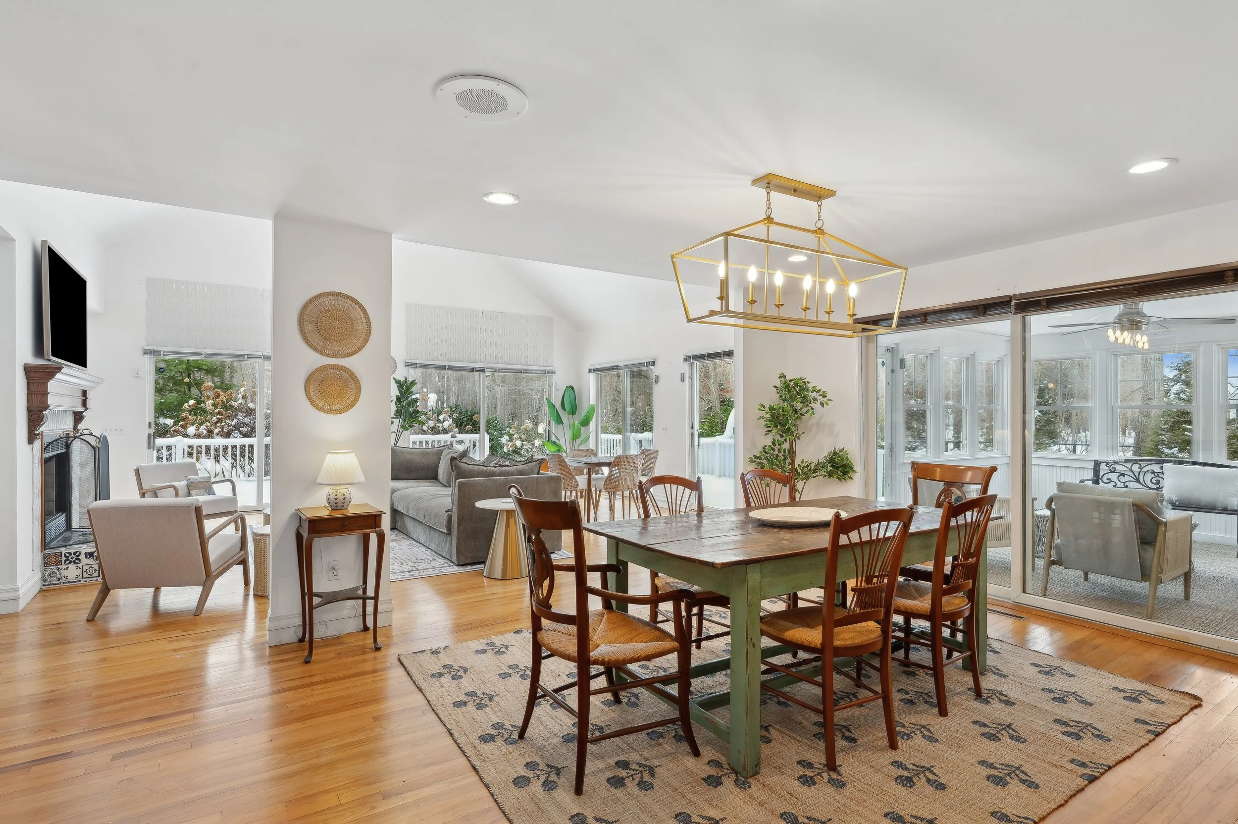 02-10 Crescent Way Shelter Island 5548 DiningRm.jpg