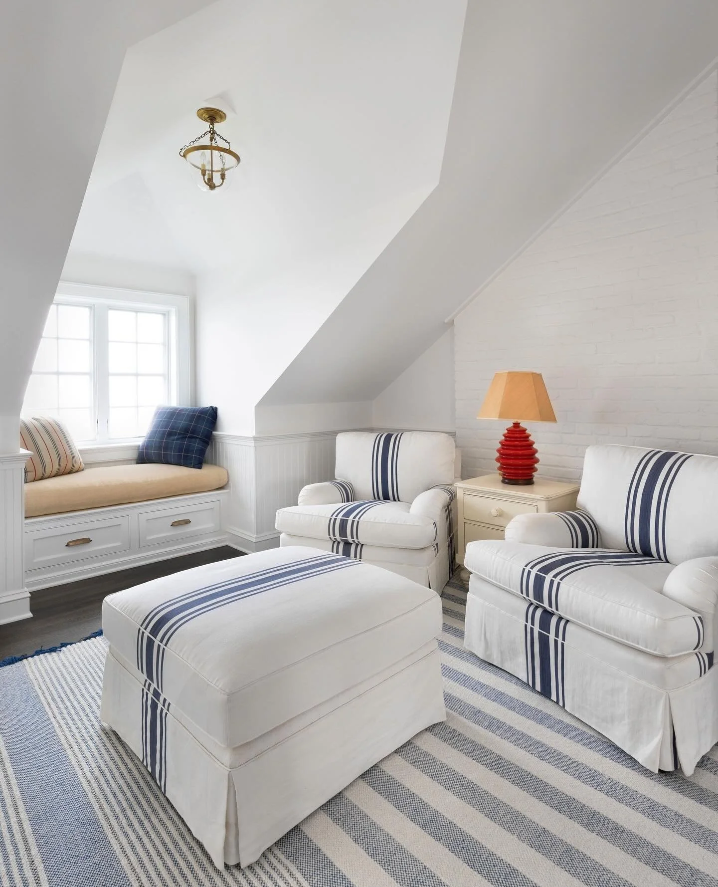 Somebody say summer blues? Not us! ⁠
Check out our favorite blue and whites at the Jersey shore!⁠
⁠
#Summerhouse #Beachhouse #Interiordesign #Interiors #Holiday #motdesigns  photos by @rachelkuzma.photo