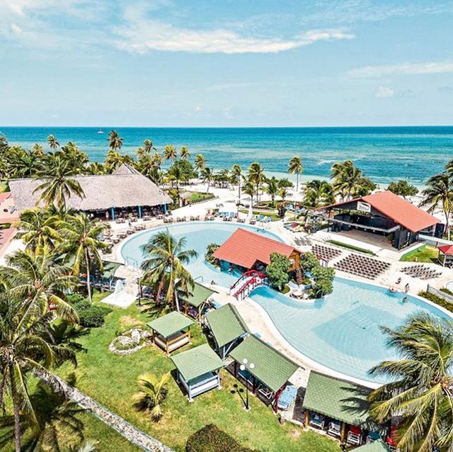 🌴🌞 Family of 4 Cuba Deal 🌞🌴 Based on 2 adults &amp; 2 children ➡️ &pound;2695 ⬅️ 4/5 on Trip Advisor 💫
Beachfront

10th December 2018
14 Nights
All Inclusive ✈️ Manchester ✅ Baggage &amp; Transfers 
Holiday highlights: ⭐️ 5 &agrave; la carte res