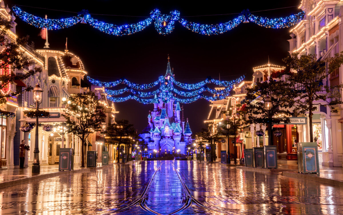 Disneyland at Christmas: Eleanor Shares Her Magical Memories ...