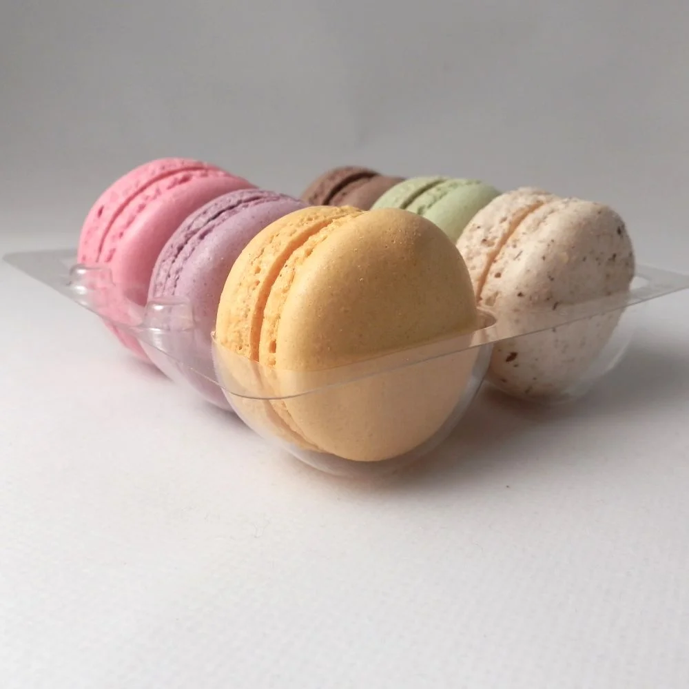 Clear macaron tray for six macarons