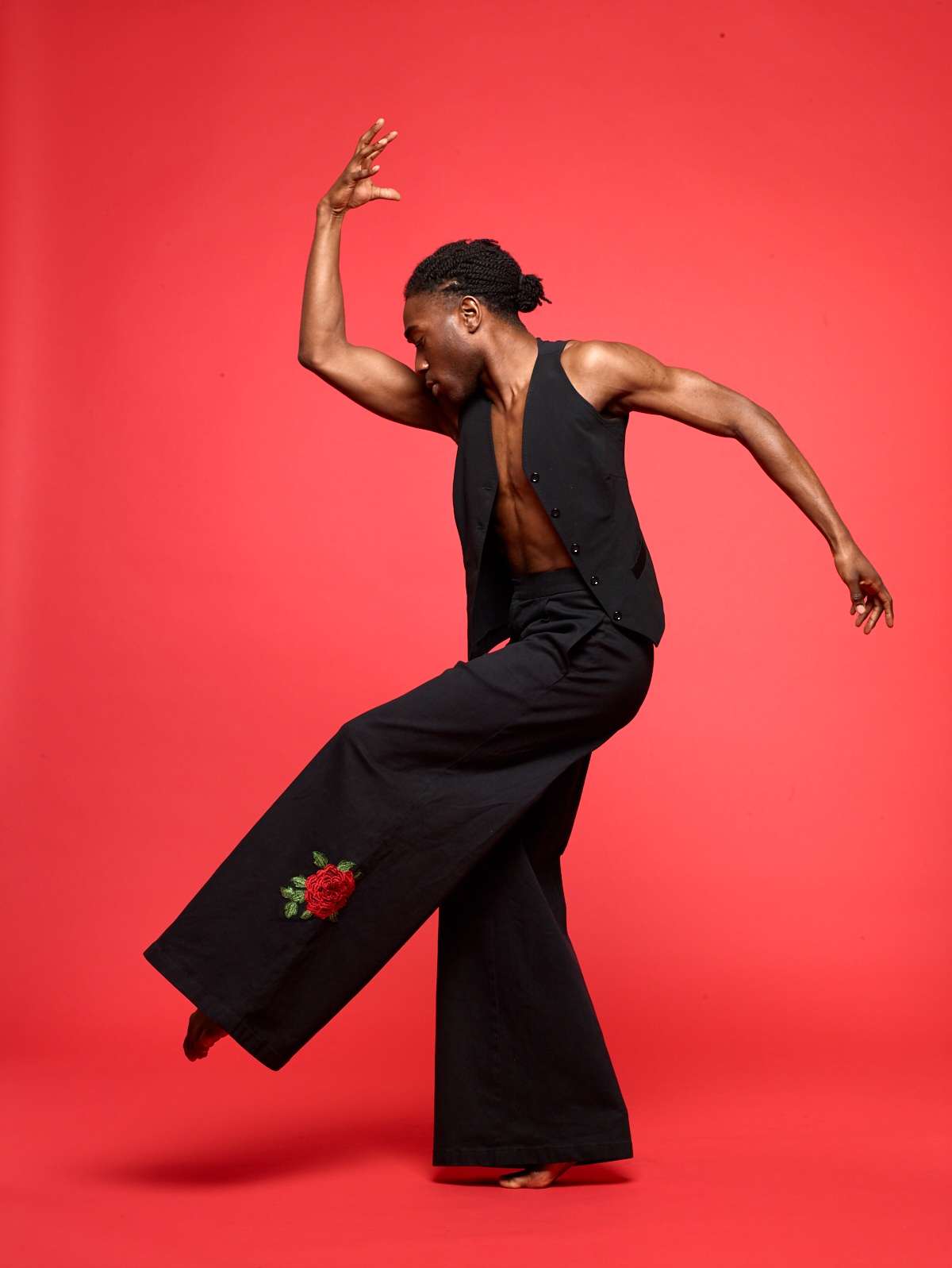 04_Chalvar-Black-Vest-Pants-Red_0002.png