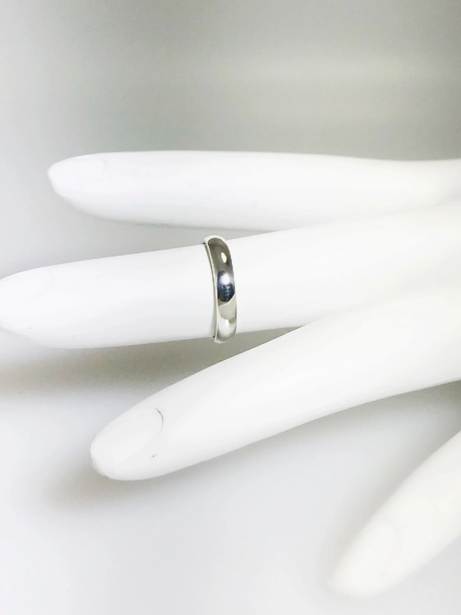 Basic Rounded Finish Mid-Finger Ring