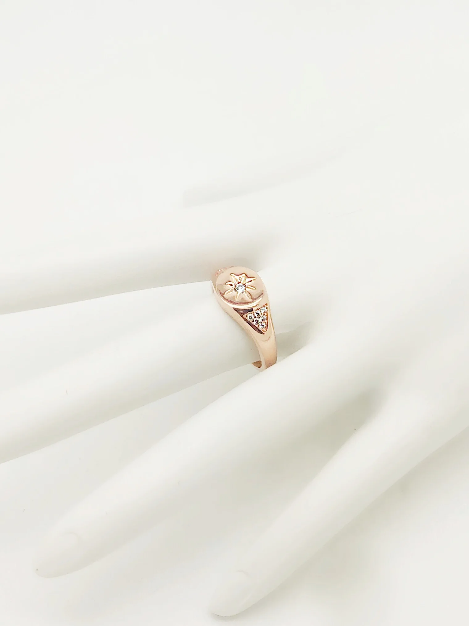 CZ RING WITH STARBURST ENGRAVEMENT