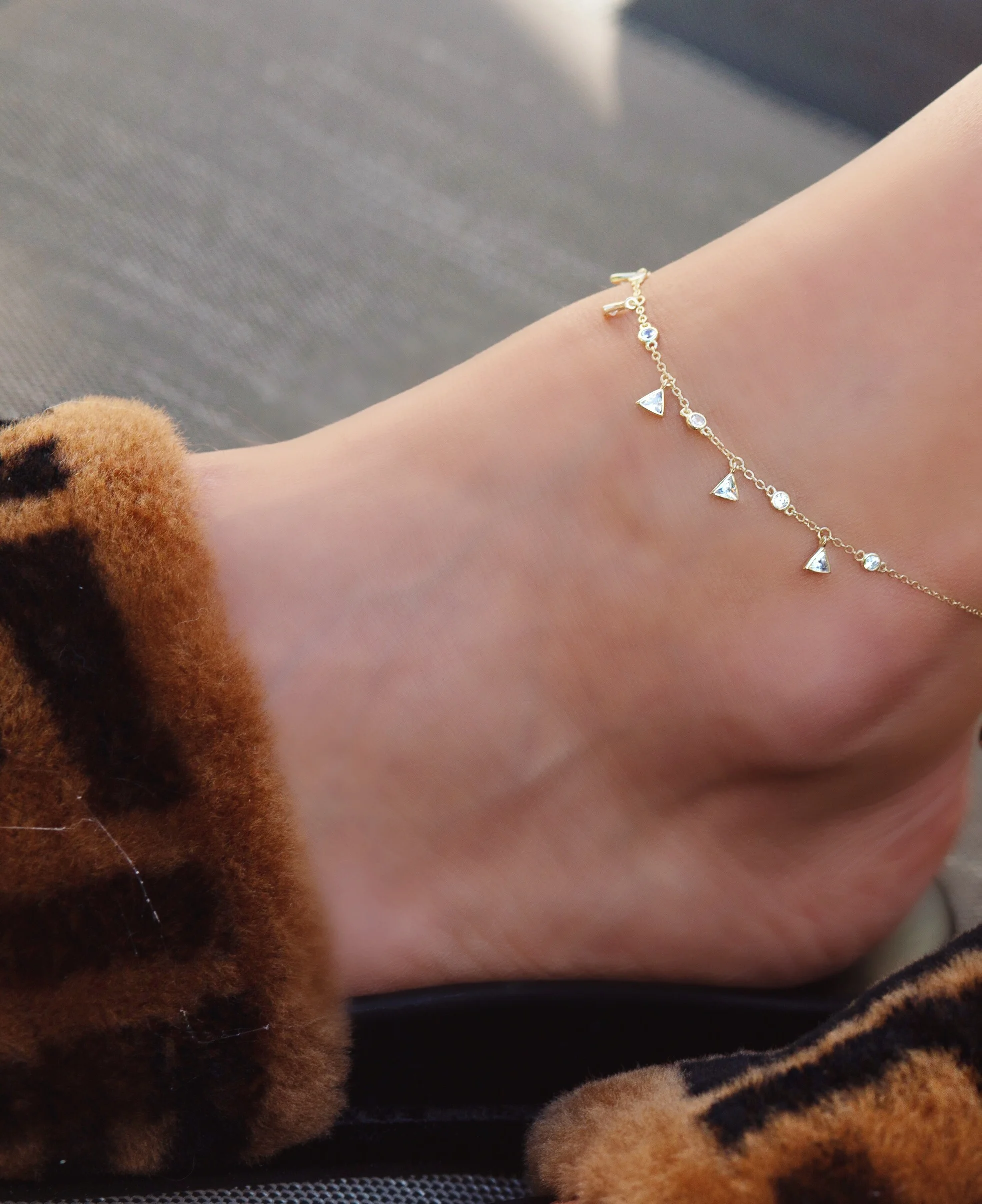 ALTERNATING CIRCULAR + TRIANGULAR CZ SHAKER ANKLET
