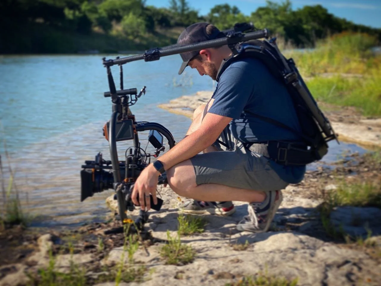 Back in the saddle.
Photo 📸 @whatdowestand4 .
.
.
#amplifyfilms #raisethelevel #videoproduction #dop #directorofphotography #readyrig #vega #freefly #movipro #arrialexamini #cinemilled #ignitedigi #smallhd #zeiss #tiltanucleusm