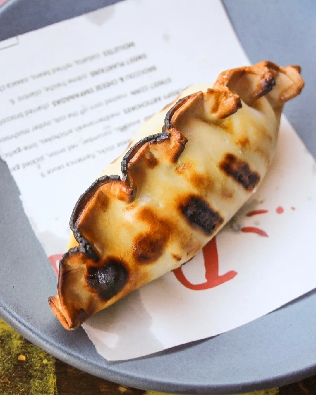 What makes our broccoli &amp; cheese empanada so special? We stuff it with charred broccoli and Oaxaca cheese and grill it!⠀⠀⠀⠀⠀⠀⠀⠀⠀
#barmercadoatl #eatdrinkCHG #CHGstrong