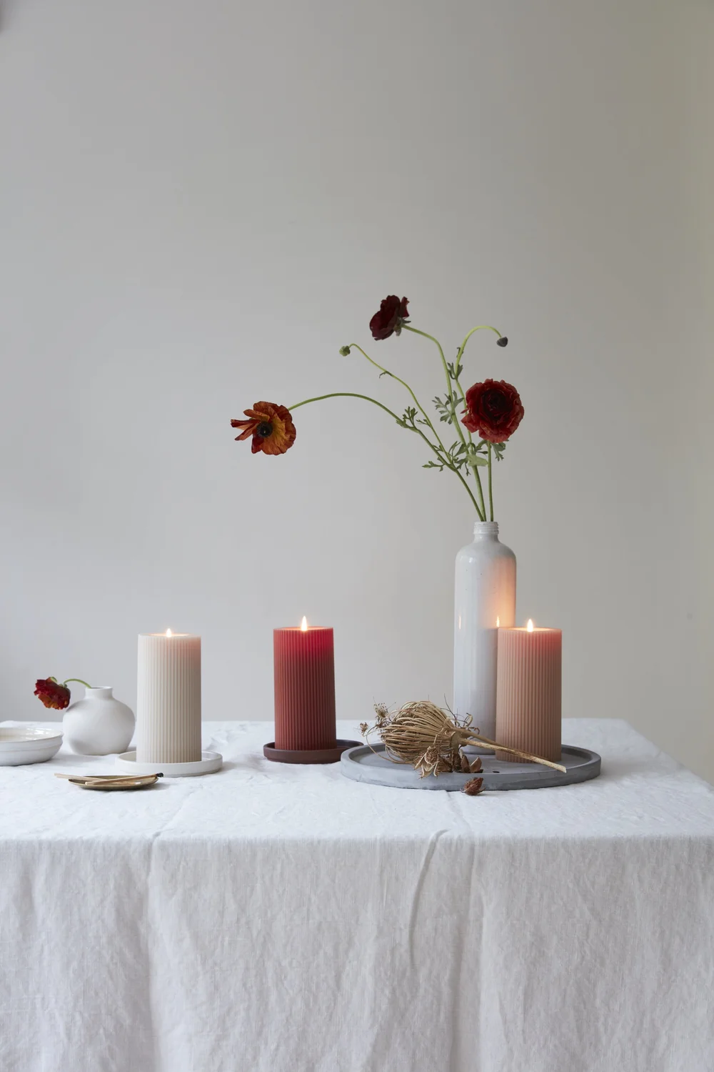 Naturel canvas and Grey Decorative candles Decoupaged candles Art candles Set of 2 pillar candles with romantic roses in Ashy rose