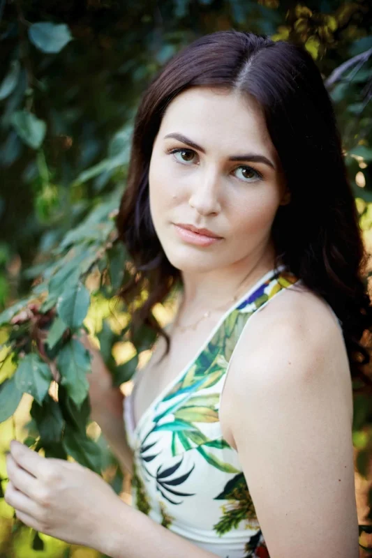 Shannon looks stunning in a large-scale floral pattern on this pretty vintage dress.