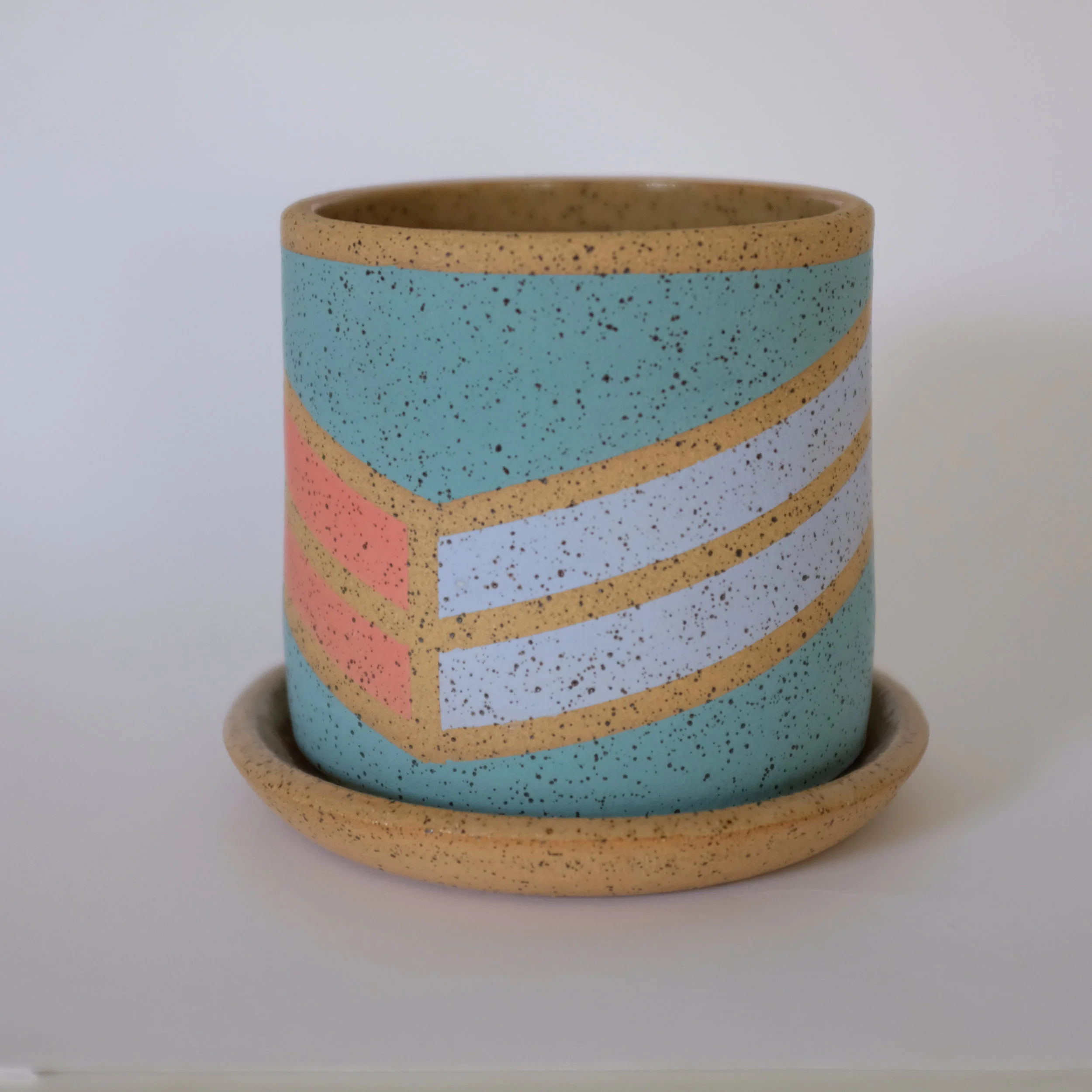 horizontal lines pot 2.jpg