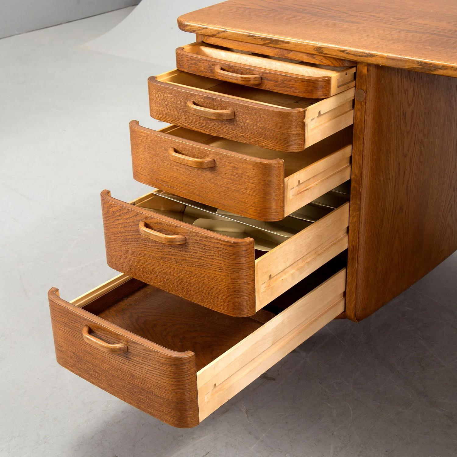 MID-20TH-CENTURY-DESK-AND-CHAIR-BY-FACIT-SWEDEN-4.jpg
