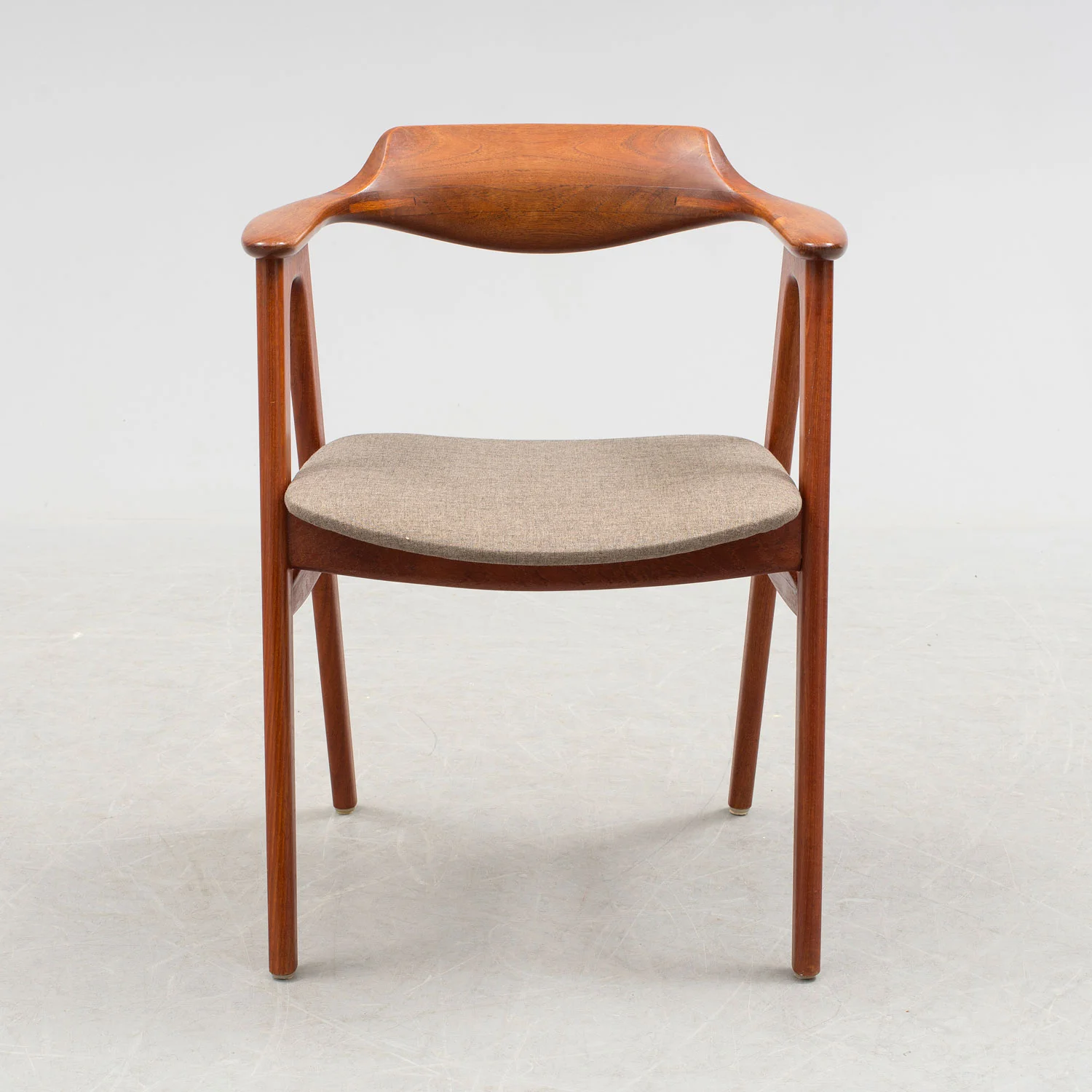 HONG-CHAIR-BY-ERIK-KIRKEGAARD-2.jpg
