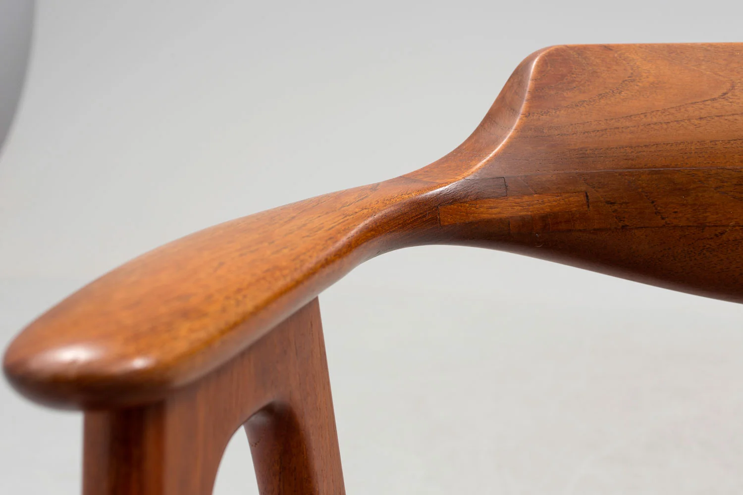 HONG-CHAIR-BY-ERIK-KIRKEGAARD-6.jpg