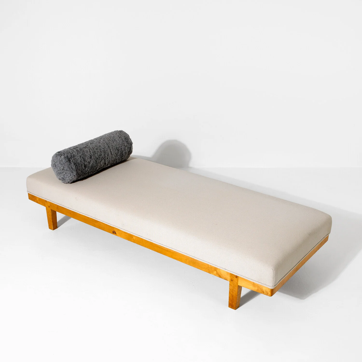 Carl-Axel-Acking-Daybed-3.jpg