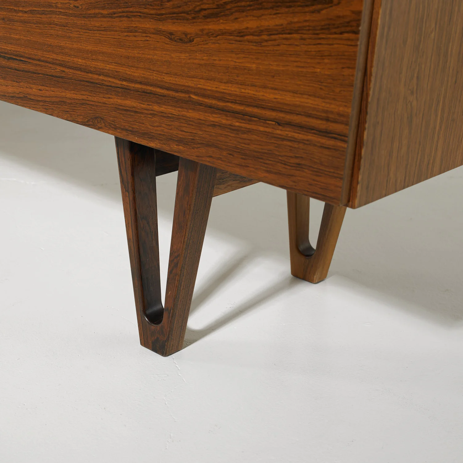 Ib-Kofoed-Larsen-sideboard-5.jpg