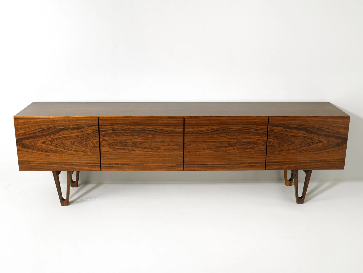 Ib-Kofoed-Larsen-sideboard-2.jpg