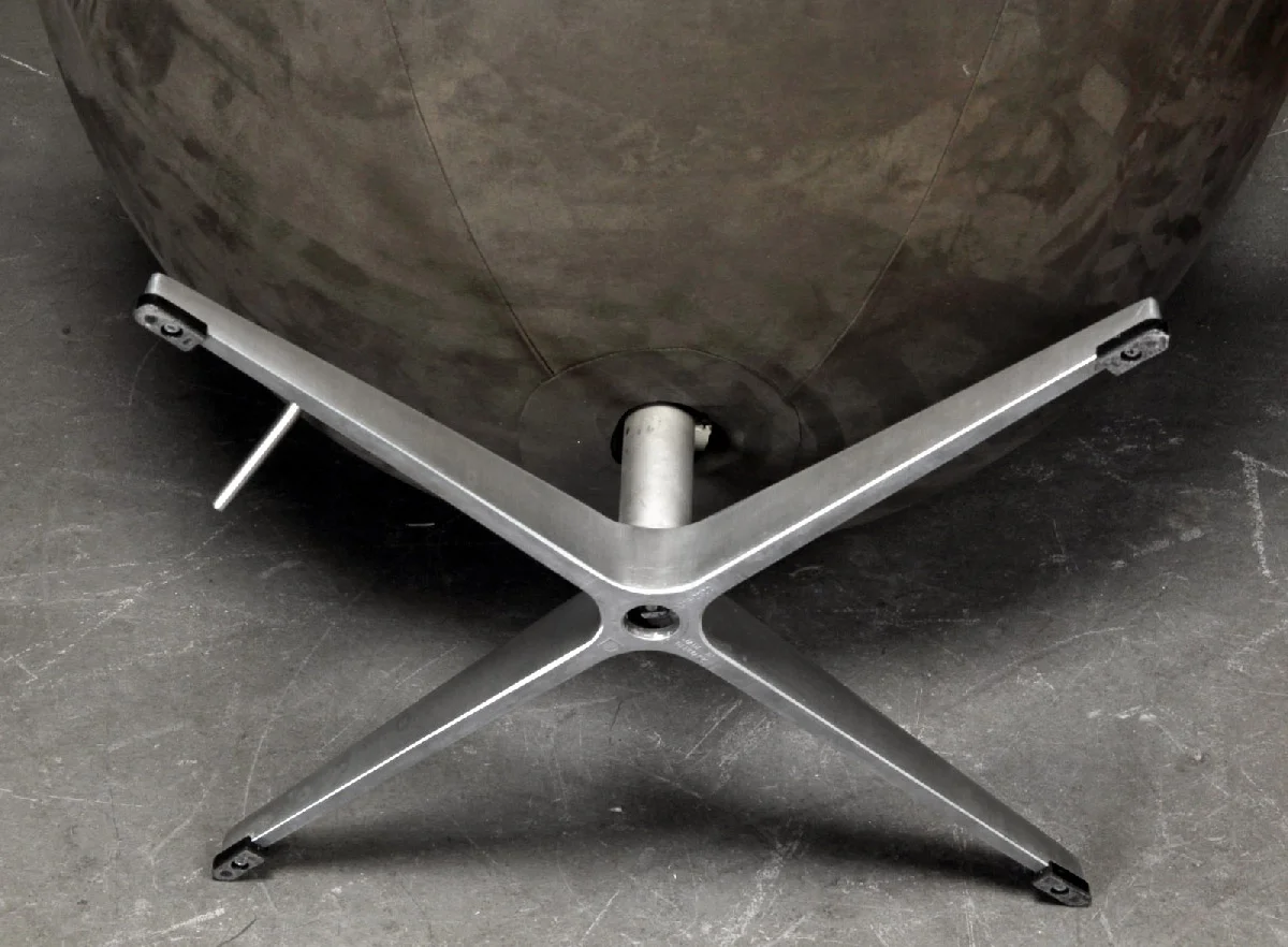 arne-jacobsen-egg-chair-4.jpg