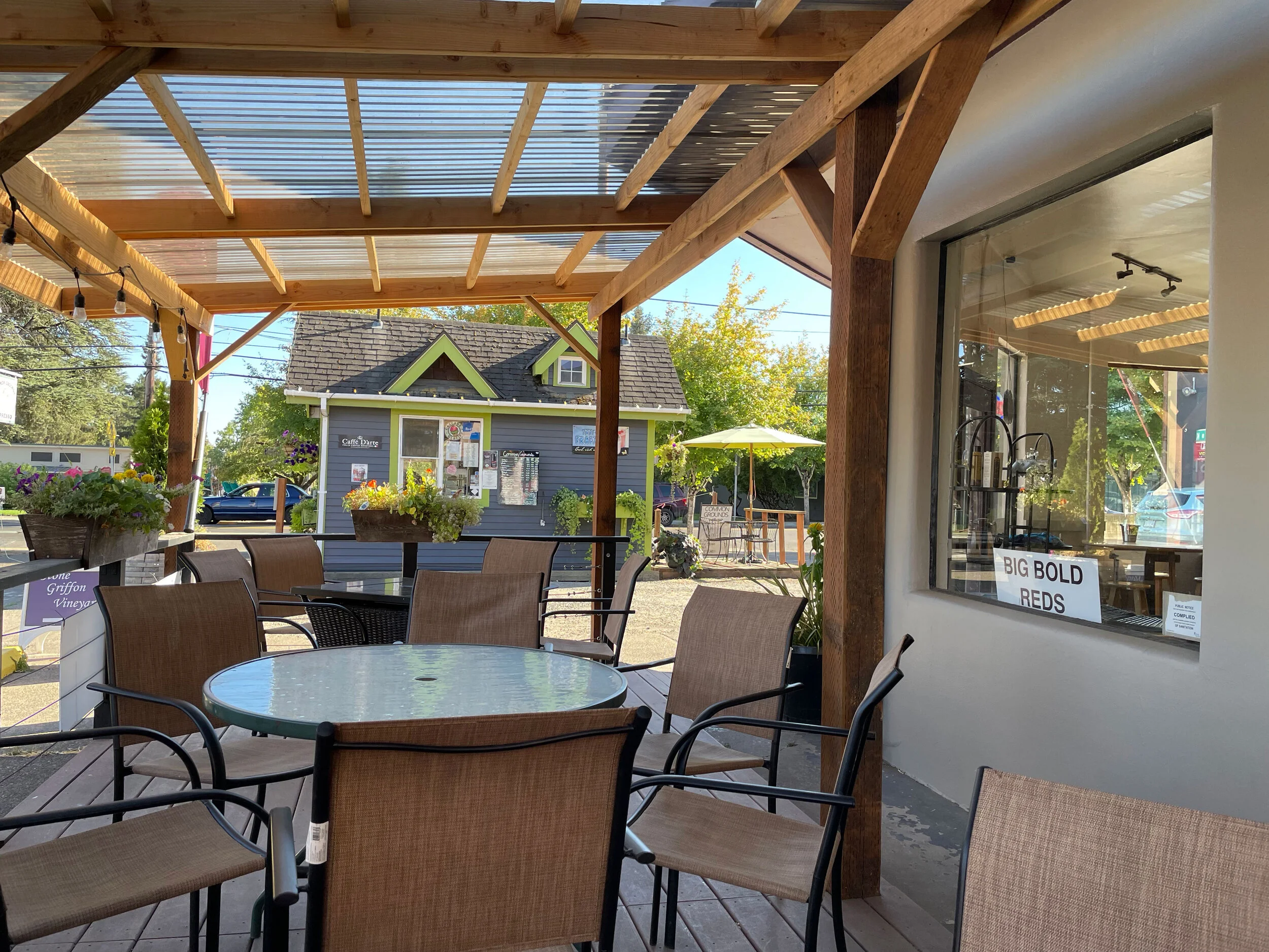 Wineries with outdoor seating in Carlton, Oregon