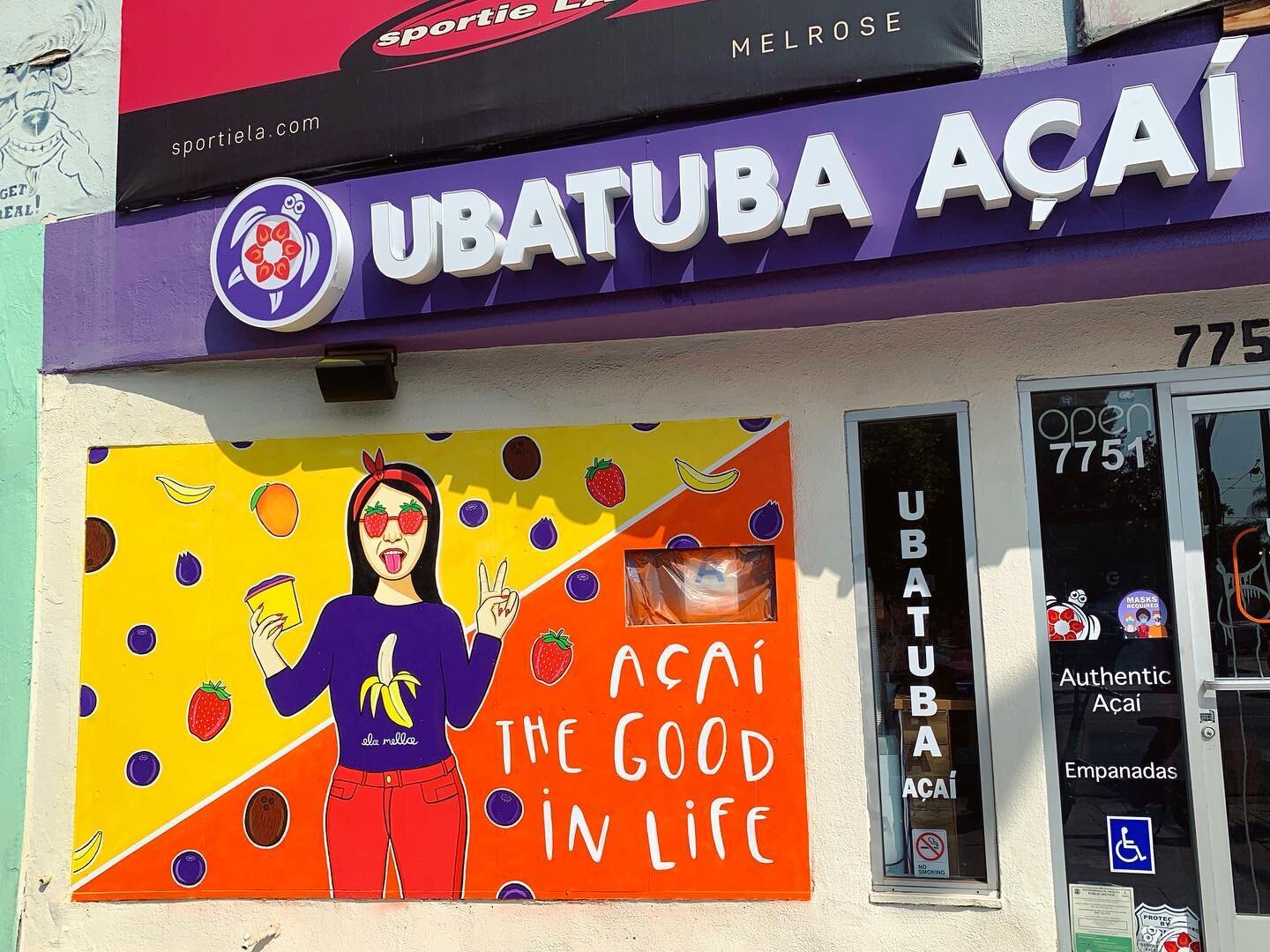 My first mural for @ubatubaacai on Melrose 🥰 Second mural coming next week 🤩...I&rsquo;m berry excited, guys. A&ccedil;ai the good in life, always 💕🍓🍌
.
.
.
.
.
.
.
.
.
.
.
.
.
.
#melrose #melroseavenue #lastreetart #streetart #acai #ubatuba #mu