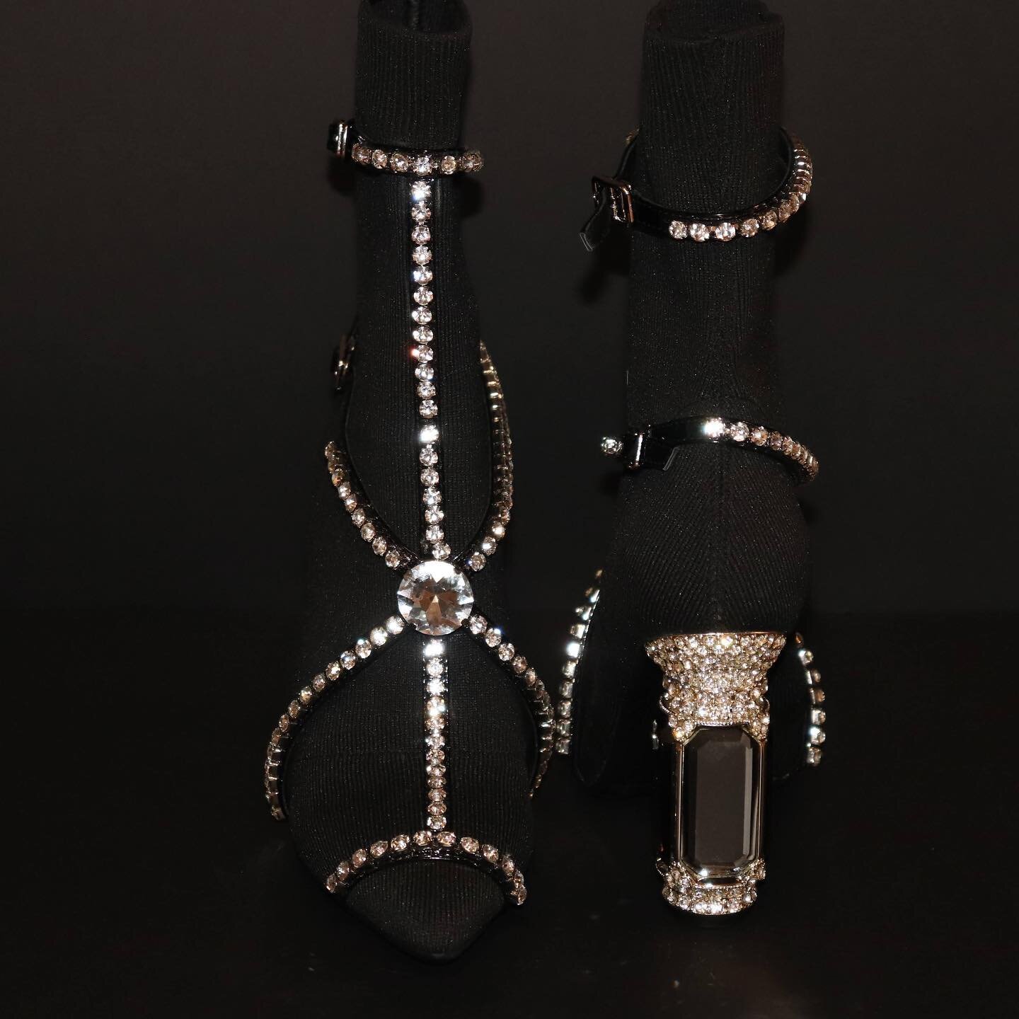 1) 🖤Viper 🖤 

2) Rochelle 👜