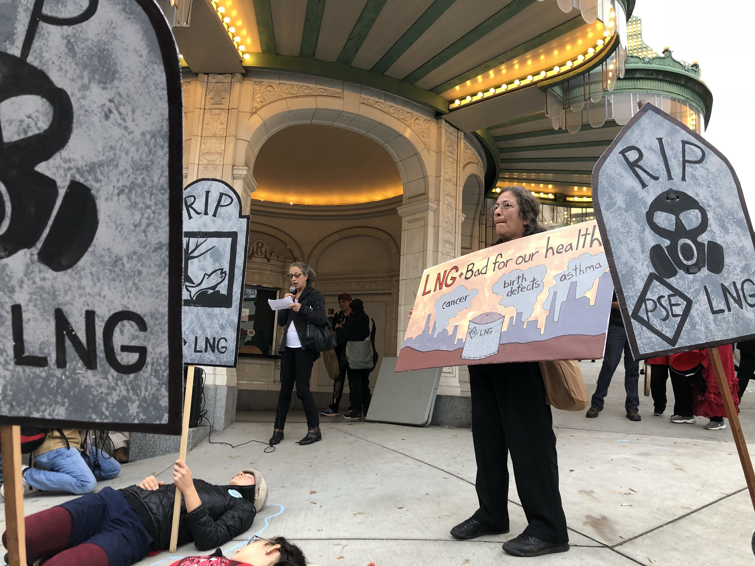 Lisa LNG rally.jpg