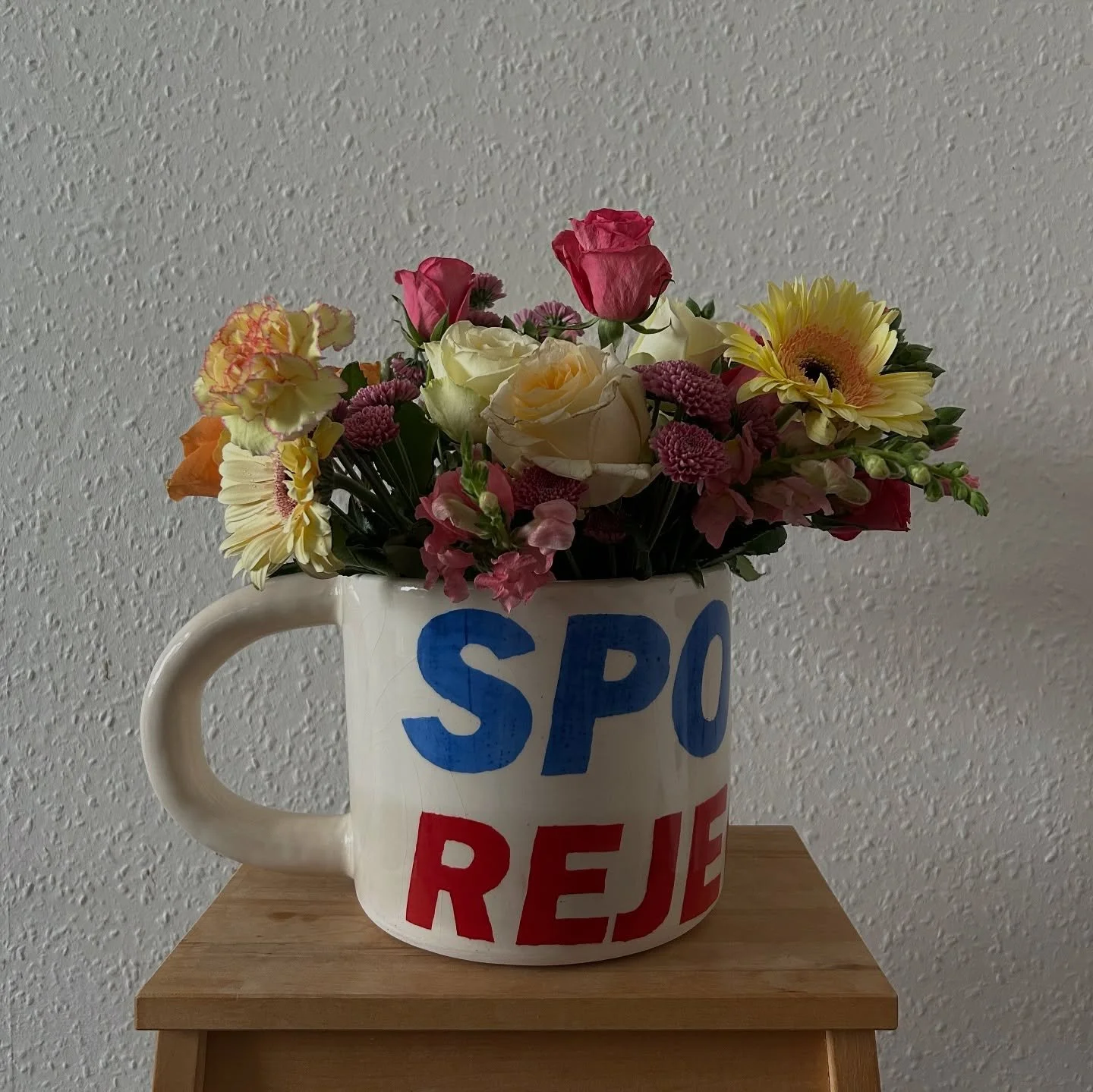 Today was my last day working at DJCAD as their Ceramics Technician 🥲 
I got an absolute bumper load of flowers from the best bunch of Masters students and my manager, so I obviously popped them straight into a gigantic Sports Reject mug I spent my