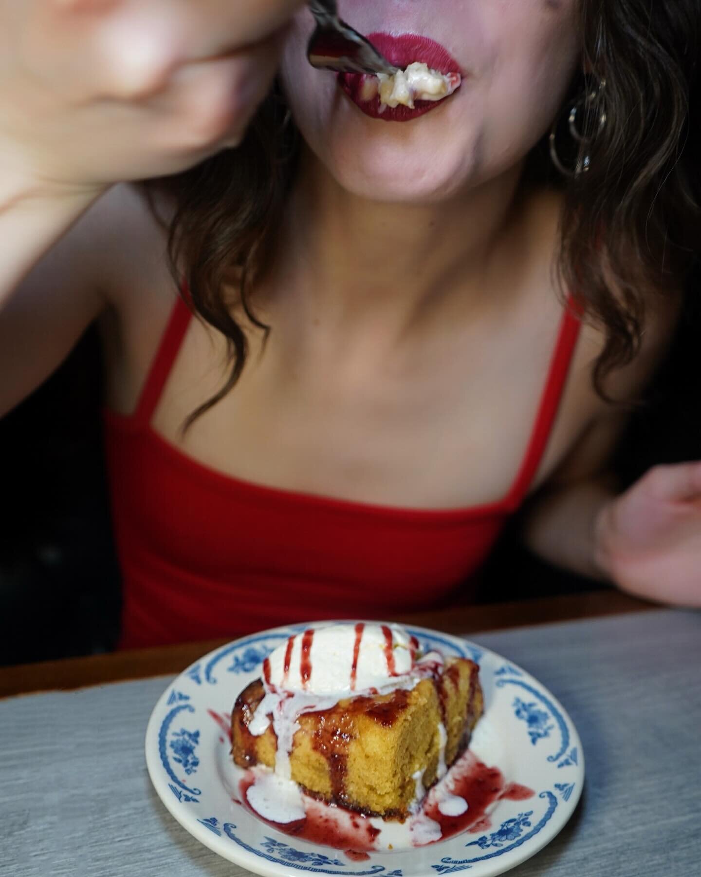 There&rsquo;s always room for dessert 🍰 

Have you tried our Pineapple Upside Down Cake? 

brown sugar glaze, luxardo cherry, whipped cream, cherry-rum sauce&hellip;and it&rsquo;s Gluten Free!