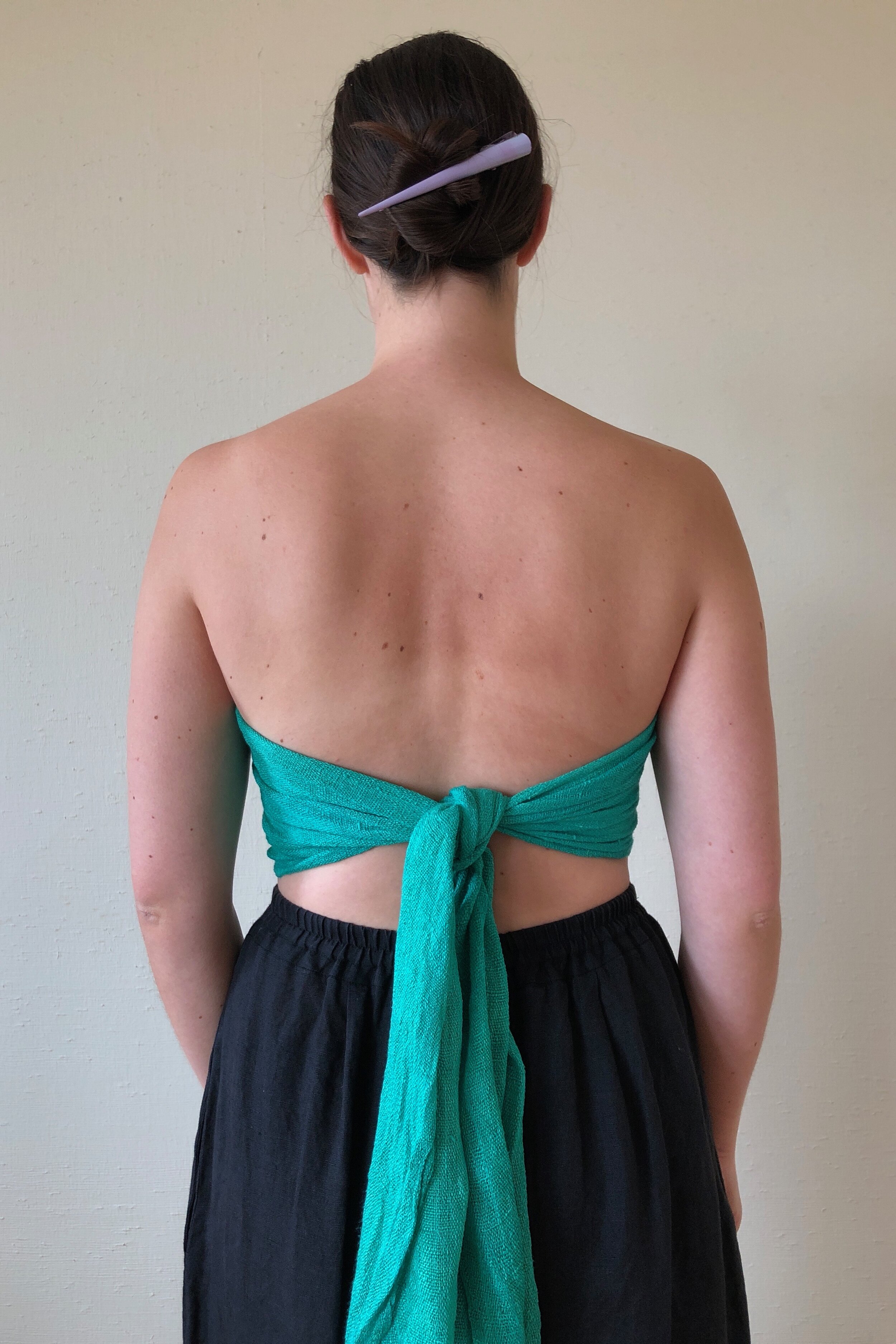 supports Moms 4 Housing : 90s EMERALD RAW SILK SCARF - Los Altos Hills, Ca