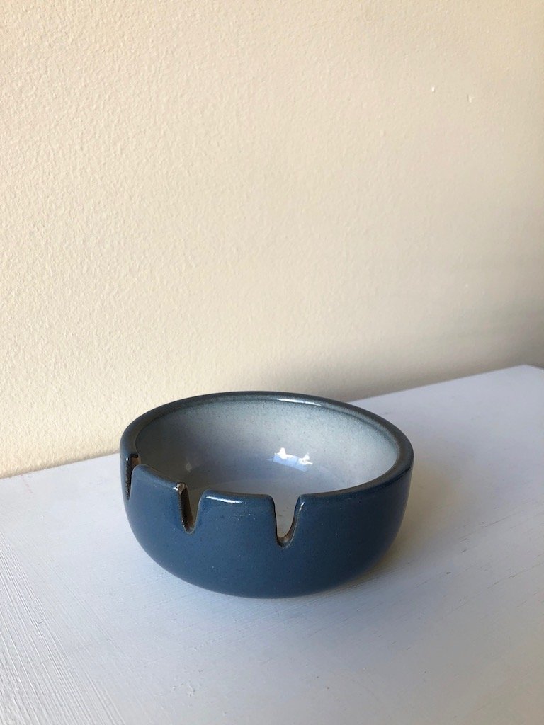 MID CENTURY BLUE HEATH ASHTRAY