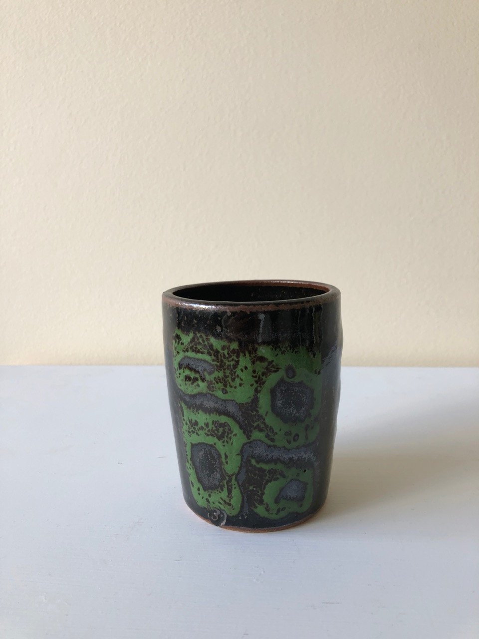 MID CENTURY CERAMIC CUP