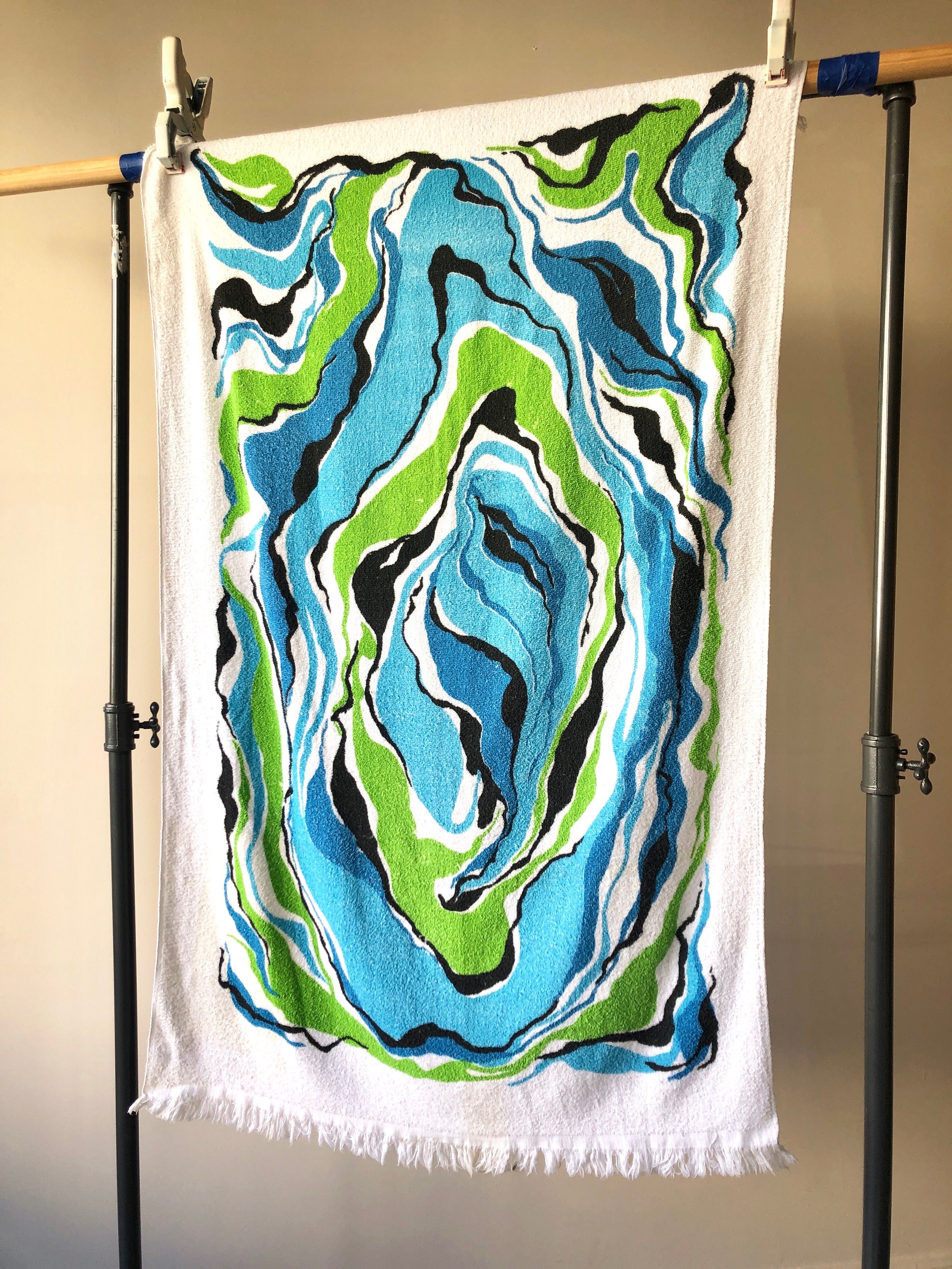 70s GROOVY OYSTER TOWEL
