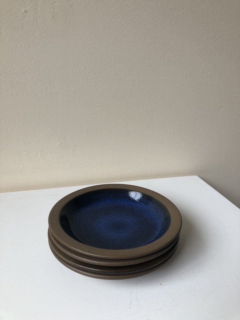 pick up only ! 60s HEATH BREAD PLATES , SET A