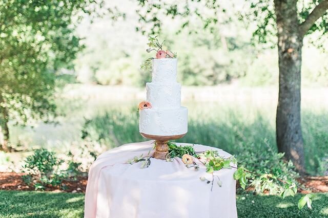 Beautiful picture of this delicate white cake with detailed lace design. It reminds me of Dentelle de Calais and I absolutely love the surrounding nature of Calistoga Ranch. Not sure if you heard about it but Dentelle de Calais is an elegant and luxu
