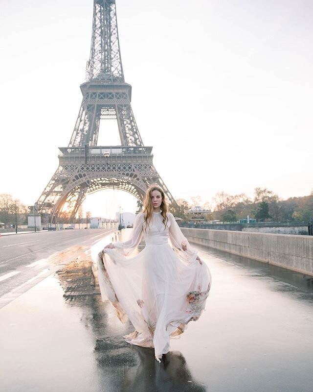 Paris mon amour.
.
.
.
Photography: @lucymunozphotography 
Gown: @daalarnacouture 
Shoes: @bellabelleshoes .
.
.
#wedding #weddingdress #luxurywedding #weddingphotography #weddinginspiration #paris #parisianstyle #destinationwedding #destinationweddi