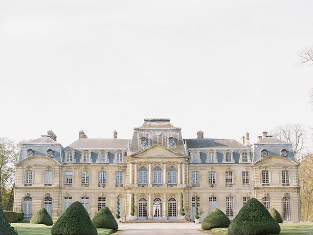 The beautiful Chateaux de Champlatreux located just outside Paris brings back childhood dreams of hosting magnificent events. Such a magical place to get married! .
.
.
Photography: @lucymunozphotography Planning &amp; Design: @alafrancaiseevents 
Ve