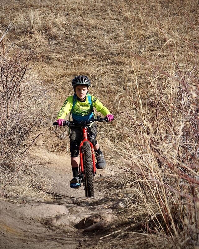 Green Mountain over the weekend with my boy made for a good break from work and holiday prepping. Where did you ride this weekend?
&bull;
&bull;
#coloRADo #FRMB #mountainbiking #flatpedalswinmedals #ridefasttakechances #lifebehindbars #gnartails #har