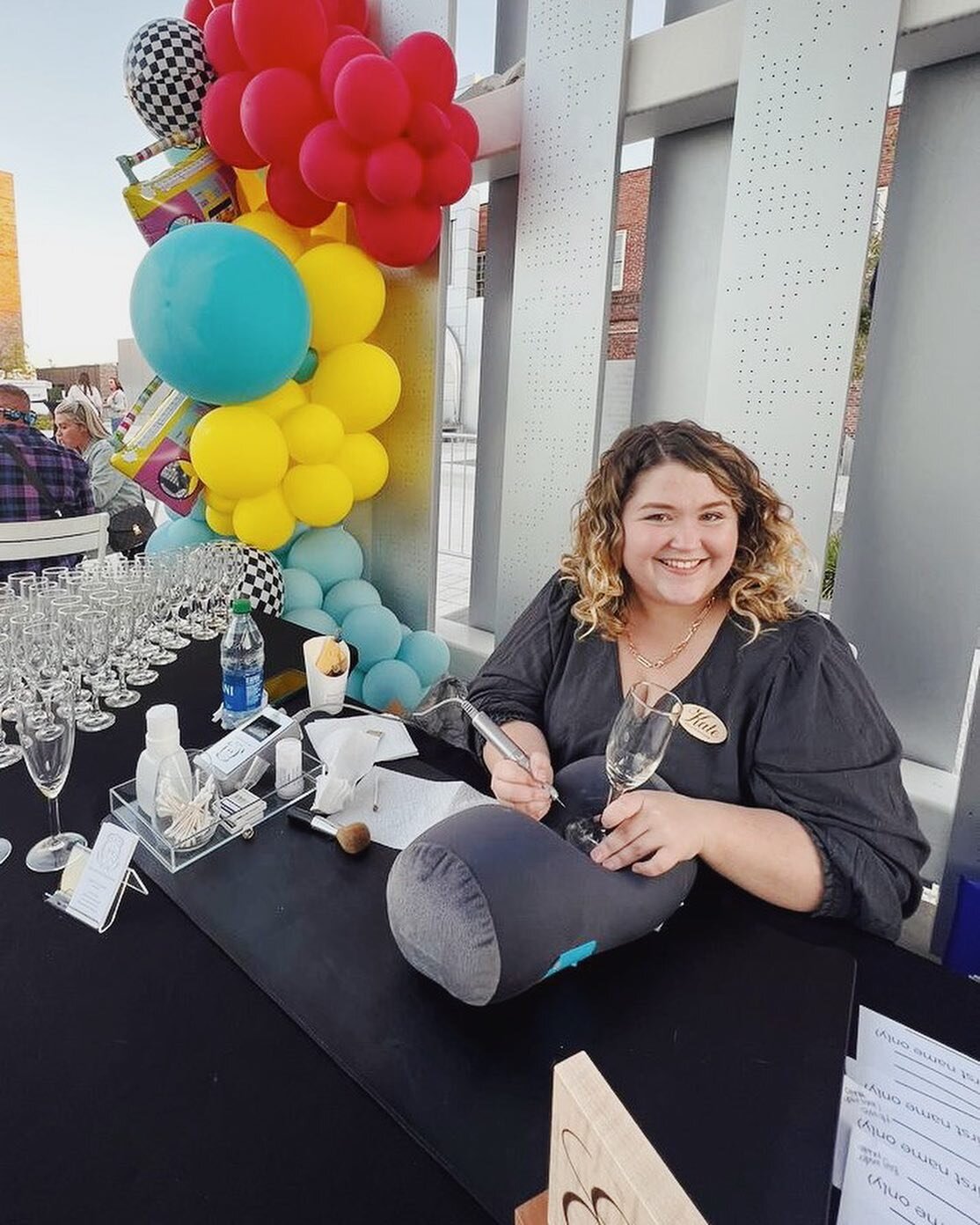 Spent the evening engraving champagne flutes at @bluejeansandbubbleslr annual fundraiser for @rmhcarkansas and it was an absolute blast! 90&rsquo;s music and outfits ruled the night and were accompanied by plenty of bubbly and local tasty treats 🥂
.