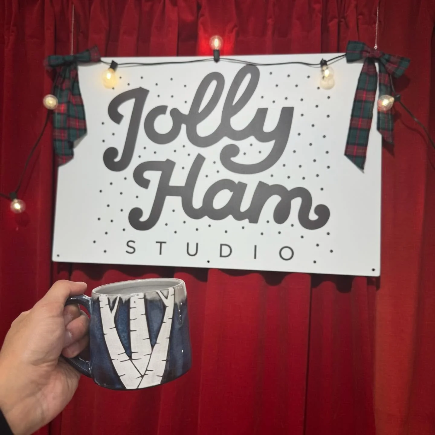 Hello, Chicago! We are happy to be at the One of a Kind Holiday Show (@ooakchicago) at THE MART. 🎄🎄 We are Booth 9051. Come by for your new fave pottery ❤️

Dec 4 - 7
Th, Fr, Sat: 10am - 7pm
Sun: 10am - 5pm