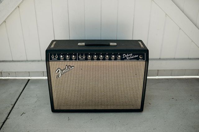 This lovely 1966 Fender Deluxe Reverb received some fresh glass, new screens and grids. The death cap was 86&rsquo;d and just about every solder joint was reflowed. She also had her bias set and a tuneup performed. 🇺🇸