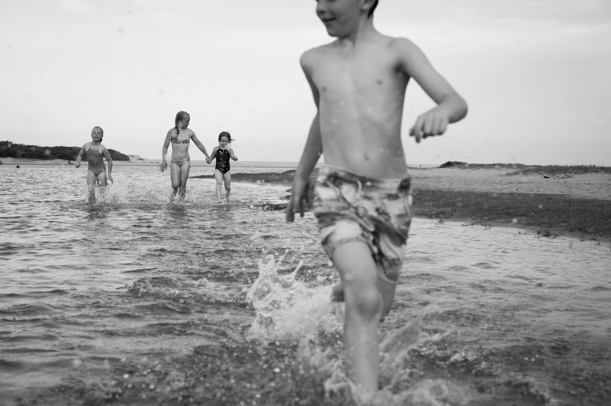 central coast family photographer running in the lake