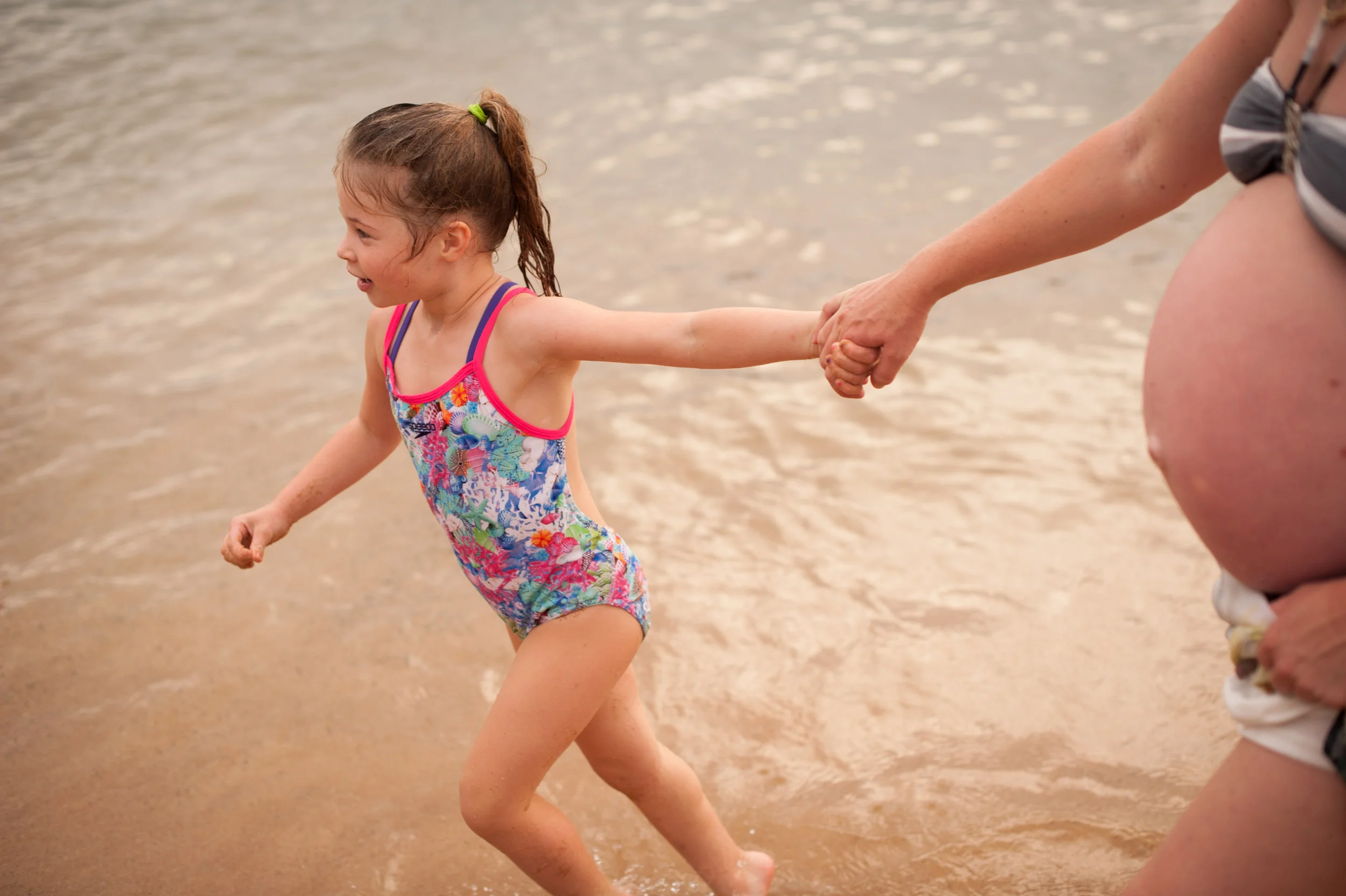 playing in the water putty beach photography nsw