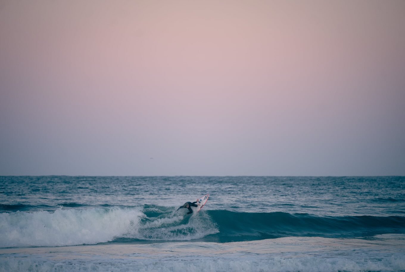 Day 17 of #makeswave for @surfaid and a pretty end to the day at Avoca. 

There&rsquo;s still time to go in the running to win the holiday in Bali - so get your donations in. 

makeawave.co/katy-allen