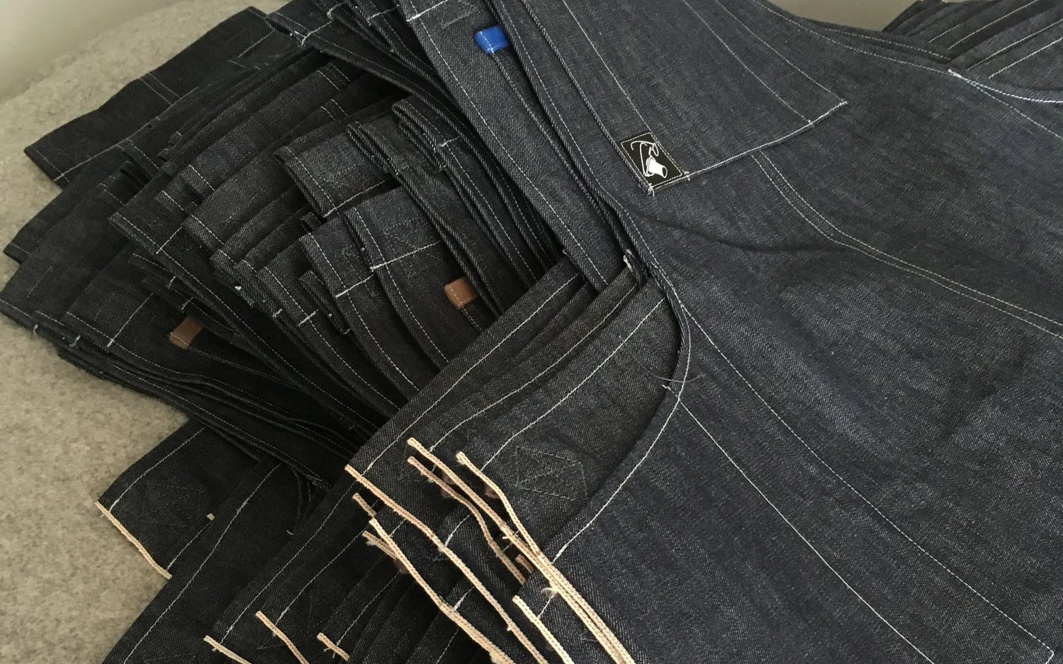 APRON_01.jpg