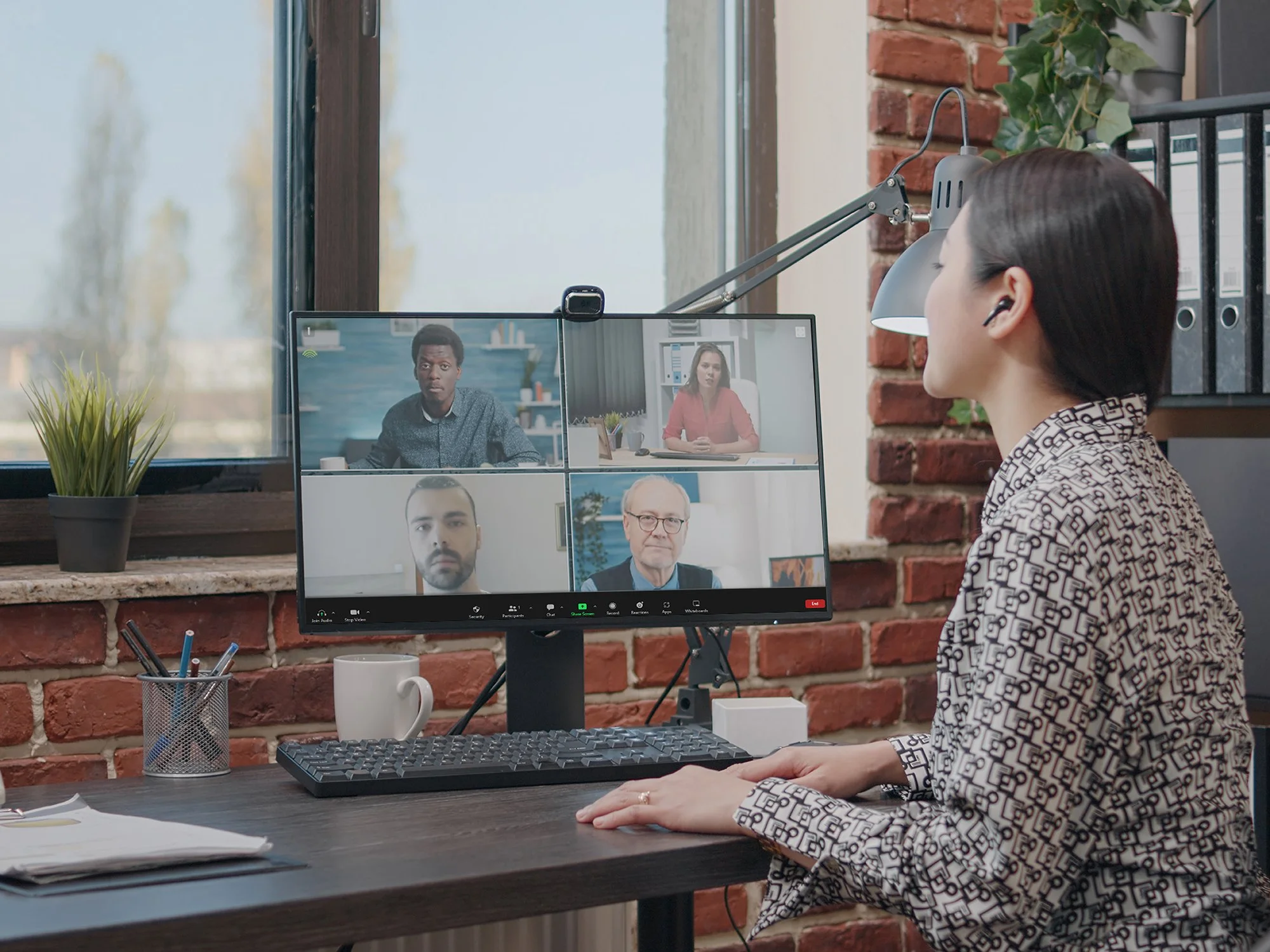Just one click! Record online meetings and courses with the powerful EZCast CatchU!