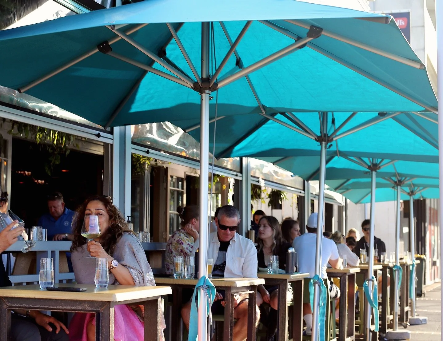 Your ultimate beachside spot for delicious cocktails and tasty food 🫶