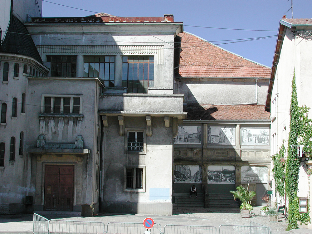 TH-Façade entrée3 copie.jpg