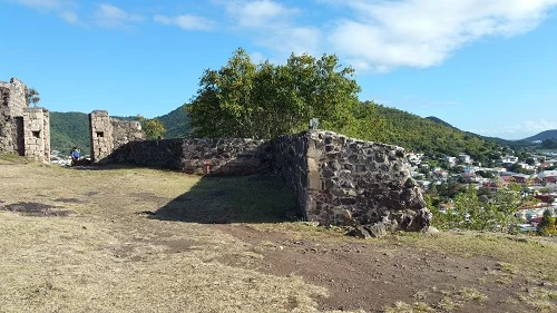 Entrée de la plateforme, vestige de l’ancienne citerne