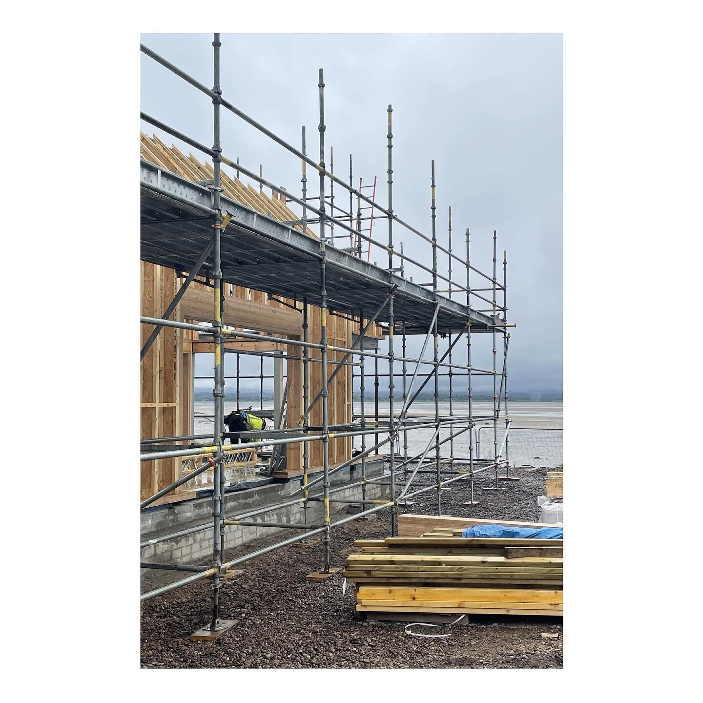 Great to see the site progress at Elderslie, where the timber framing is really starting to shape up the new living volumes.  Making new connections to the existing building are underway with some careful work from @darrochandallan 

#coast2coastarch