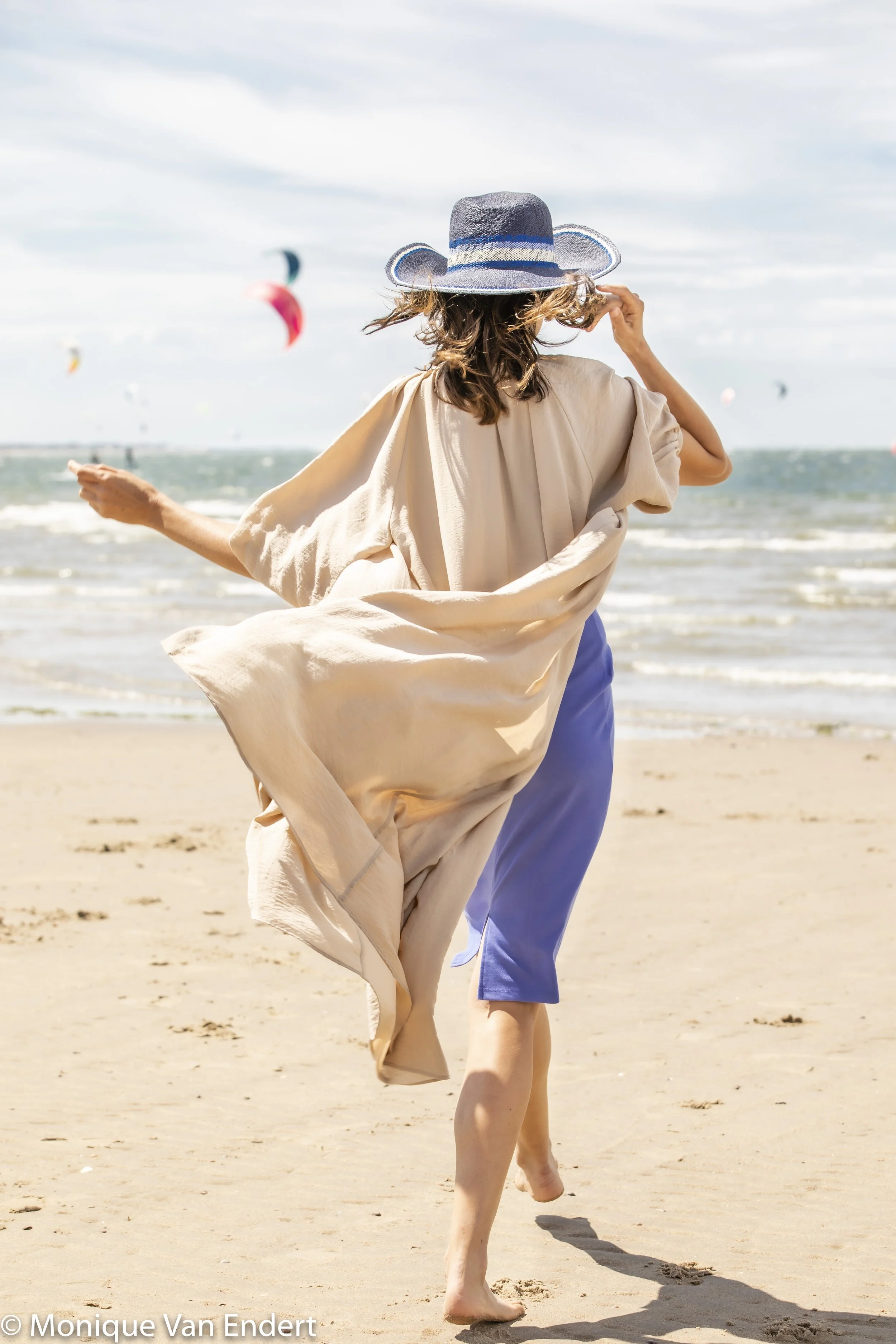 2 jurken Zara, hoed Pepe Jeans.jpg