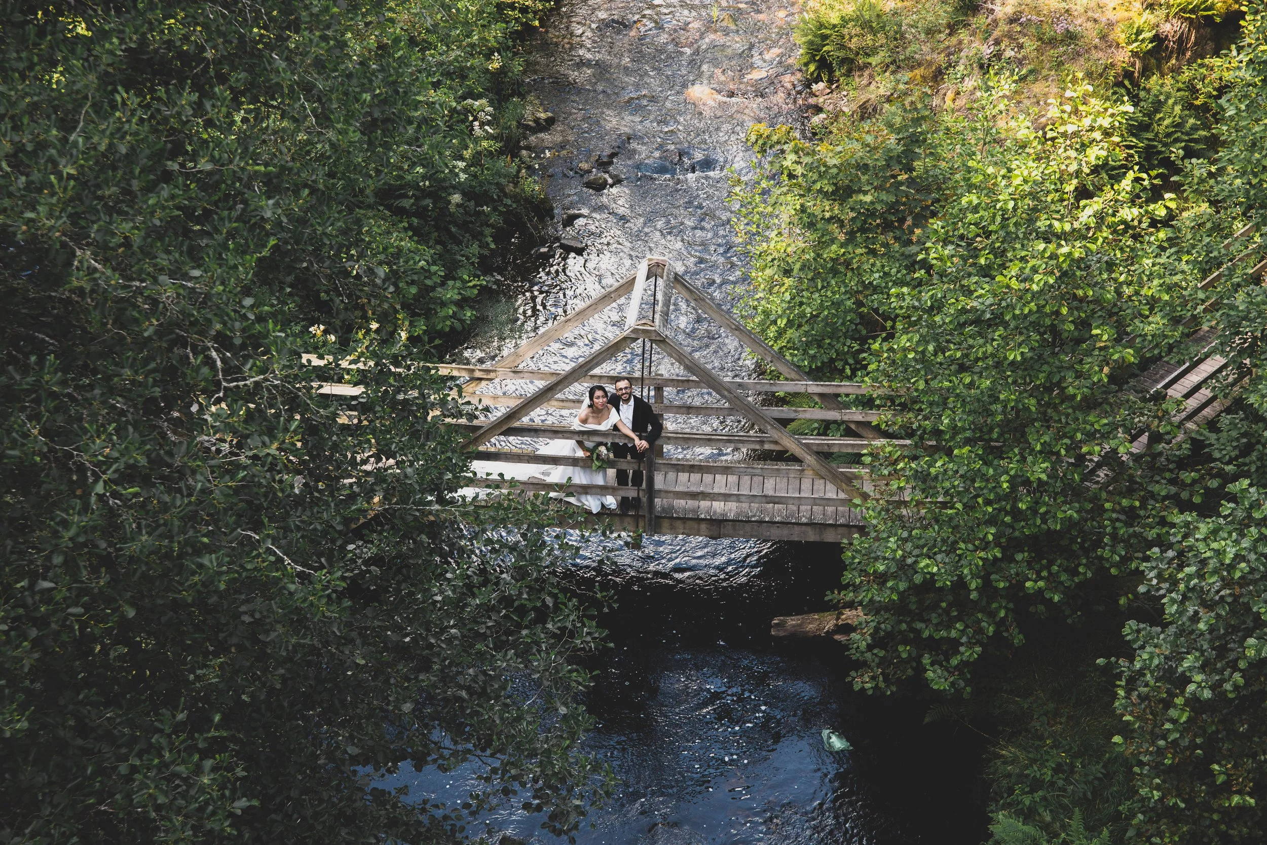 brollopsfotograf-goteborg-par-bukett _1.jpg